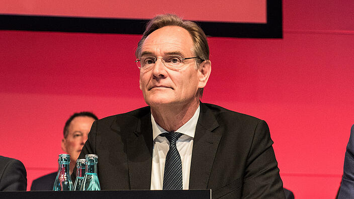 Portrait Burkhard Jung, Präsident des Deutschen Städtetages von 2019 bis 2021, seitdem Vizepräsident, bei der Hauptversammlung des Deiutschen Städtetages 2019